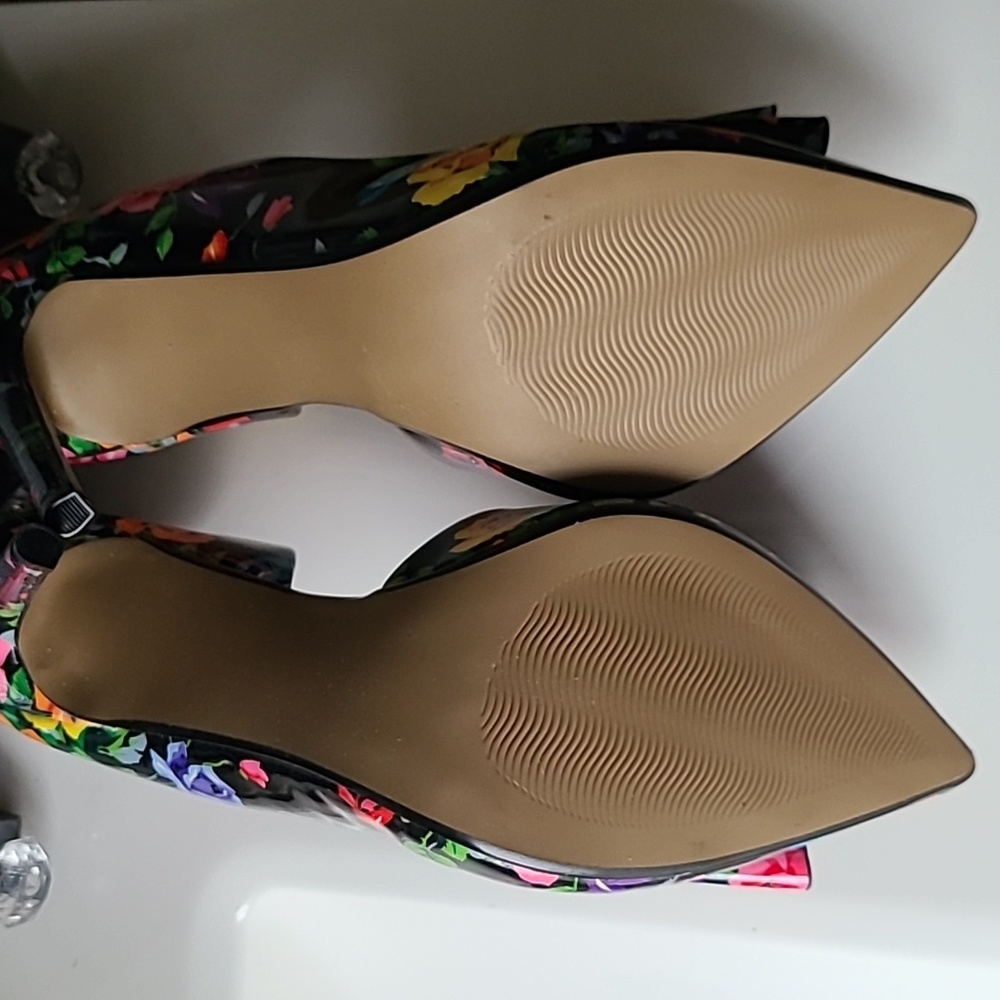 Betsey Johnson Women's Floral Heels - Picture 7 of 7